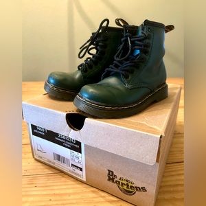 Dr. Martens Toddler Boots in Forest Green U.S. Size 8